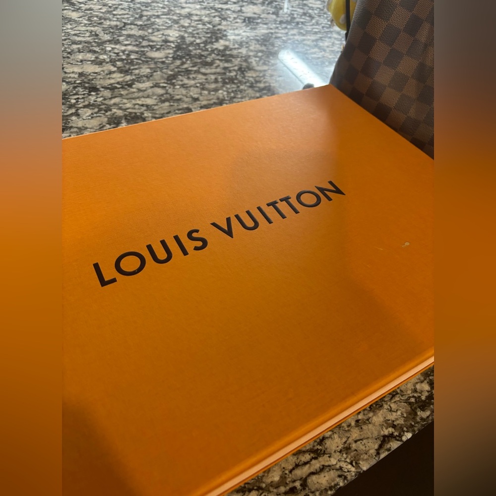 LV SCARF charcoal gray - Picture 4 of 7